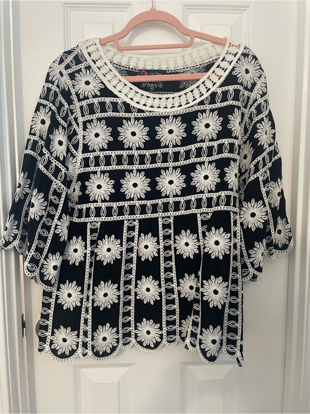Embroidered Floral Black & White Peasant Top Size M